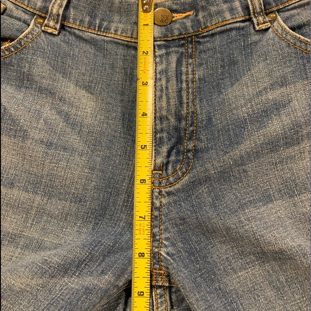 Skinny Cropped distressed jeans. Great shape Some stretch. Zipper works great.